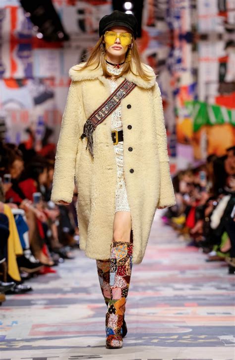 vestito dior pizzo oro autunno inverno 2018|DIOR.